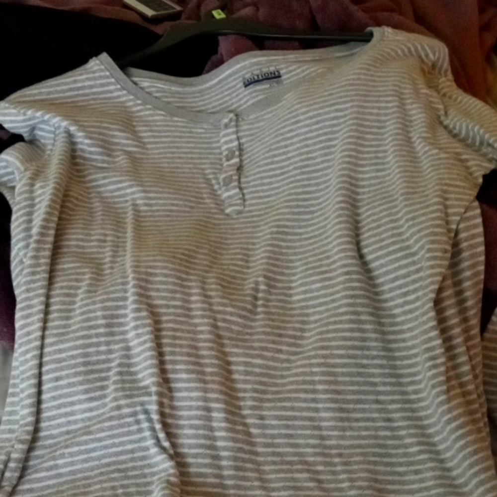 grey and white shrtiped tshirt